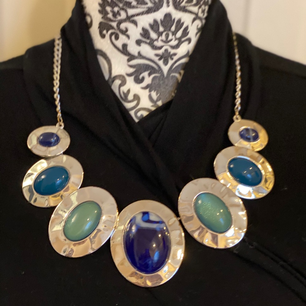 Necklace, silver tone, blue, fashion jewelry